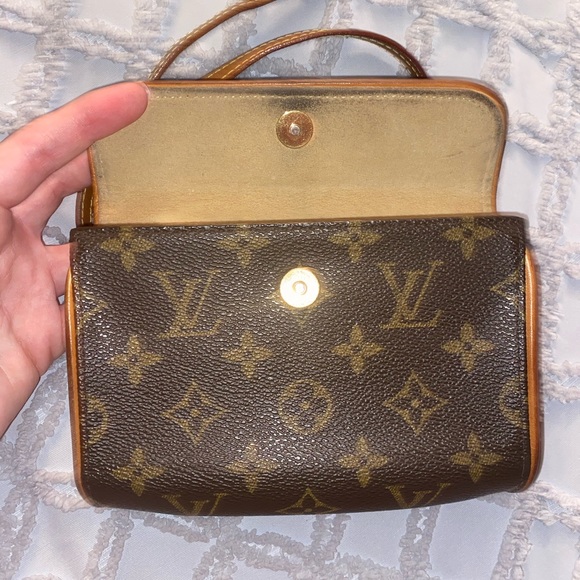 Authentic Louis Vuitton Florentine Waist Bag - Picture 8 of 11